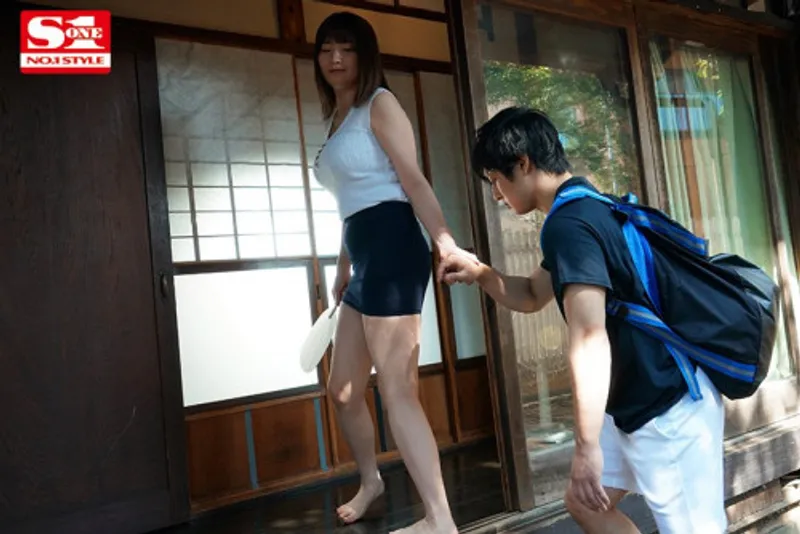 Anh chàng dâm đãng chim khi nhìn trộm em họ cắm sừng với chồng