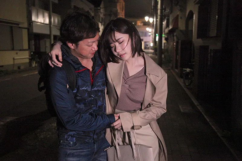 đưa đồng nghiệp nữ nhậu say xỉn vì cãi nhau với ông xã về nhà