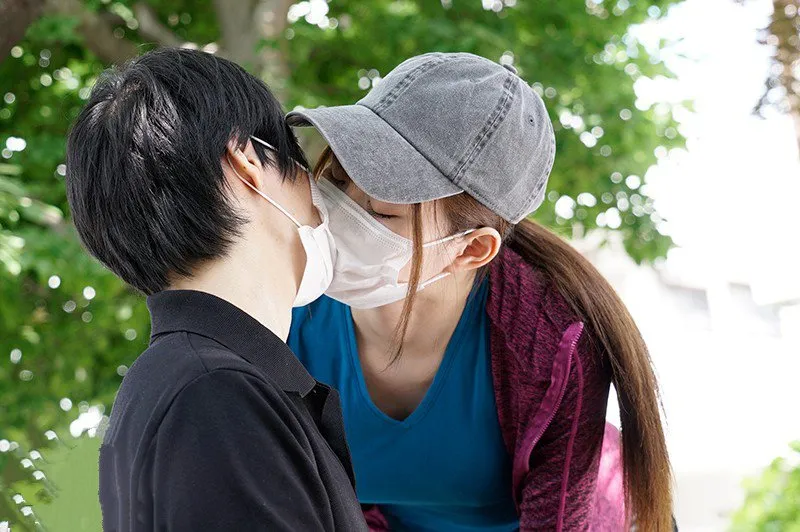 Chuyện tình của akari mitani với cô bạn gái quen qua mạng trong mùa covid