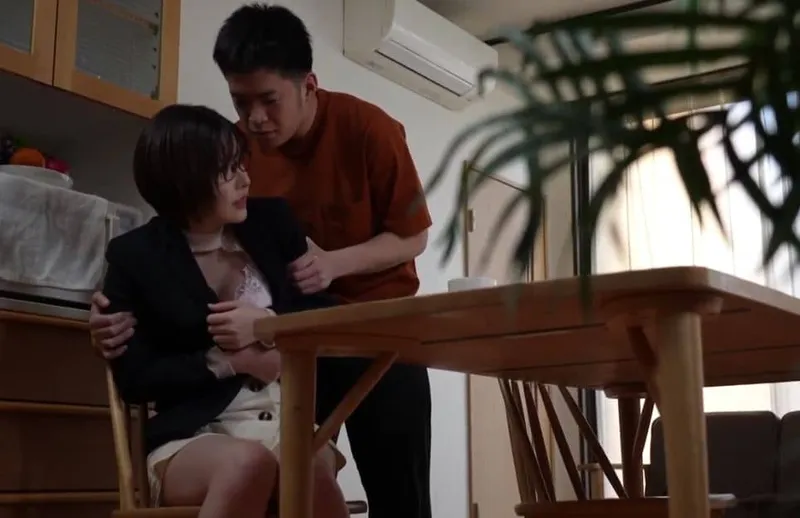 Trở về sau khi bị cưỡng bức thì tiếp tục bị bố và em ông chồng chơi